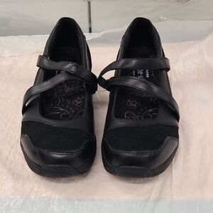 Skechers Shape Ups Hyperactive Black Mary Janes Size 7.5